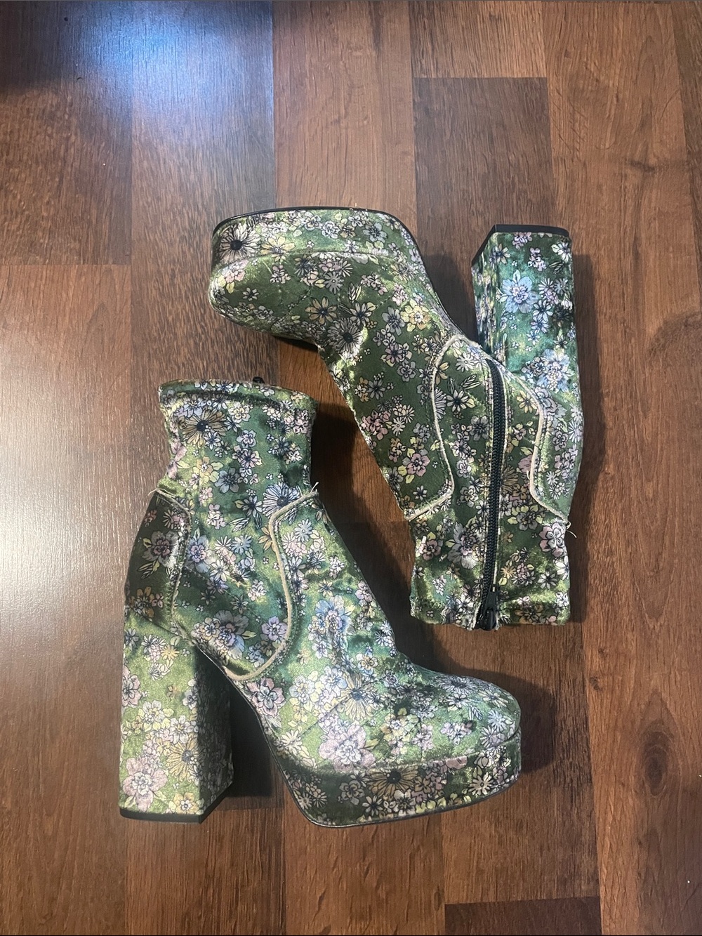 Free People Size 7 Women's Velvet Green Floral Platform Ankle Boots Brand New